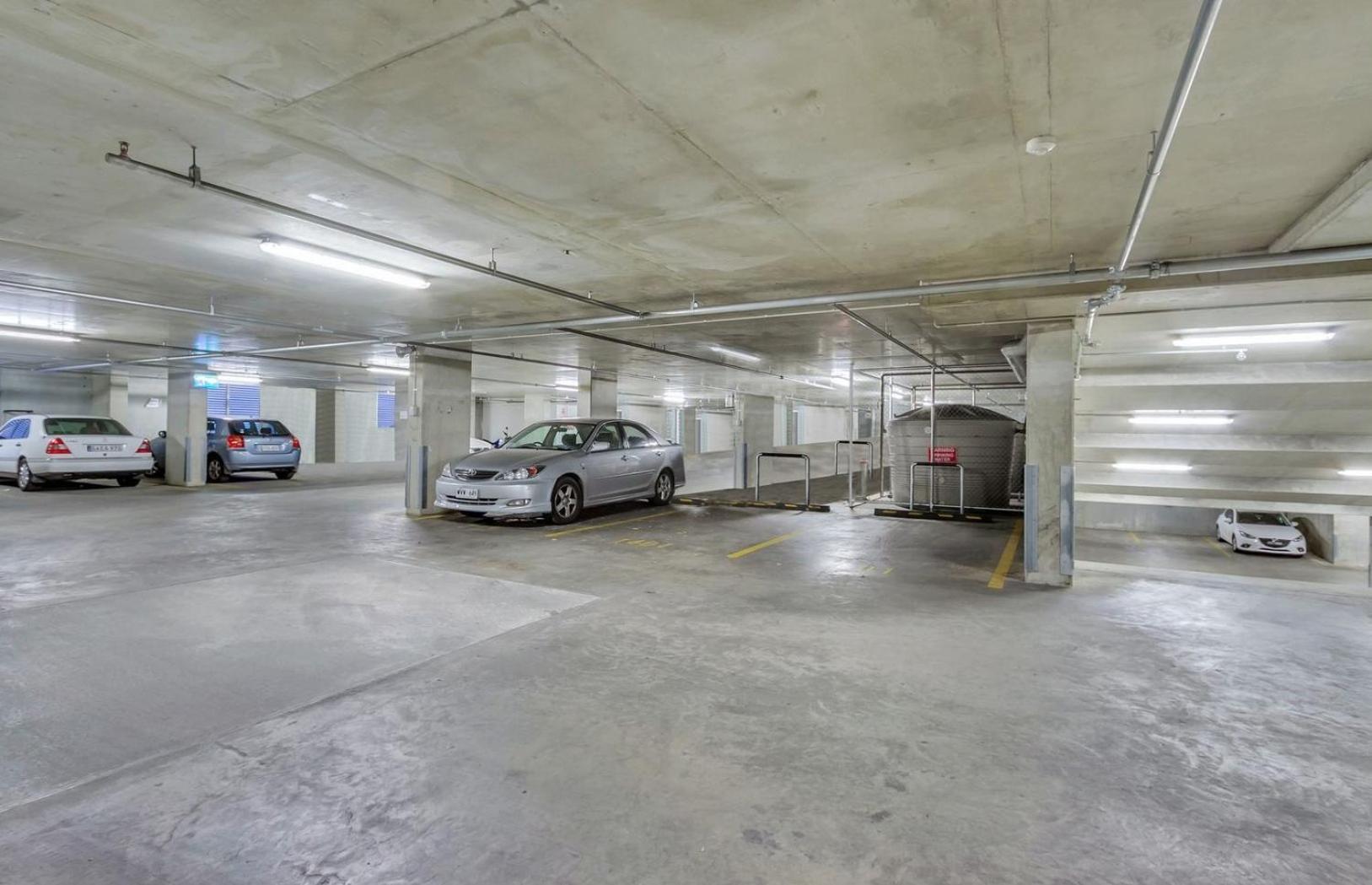 Apartment Vision On Morphett With Parking