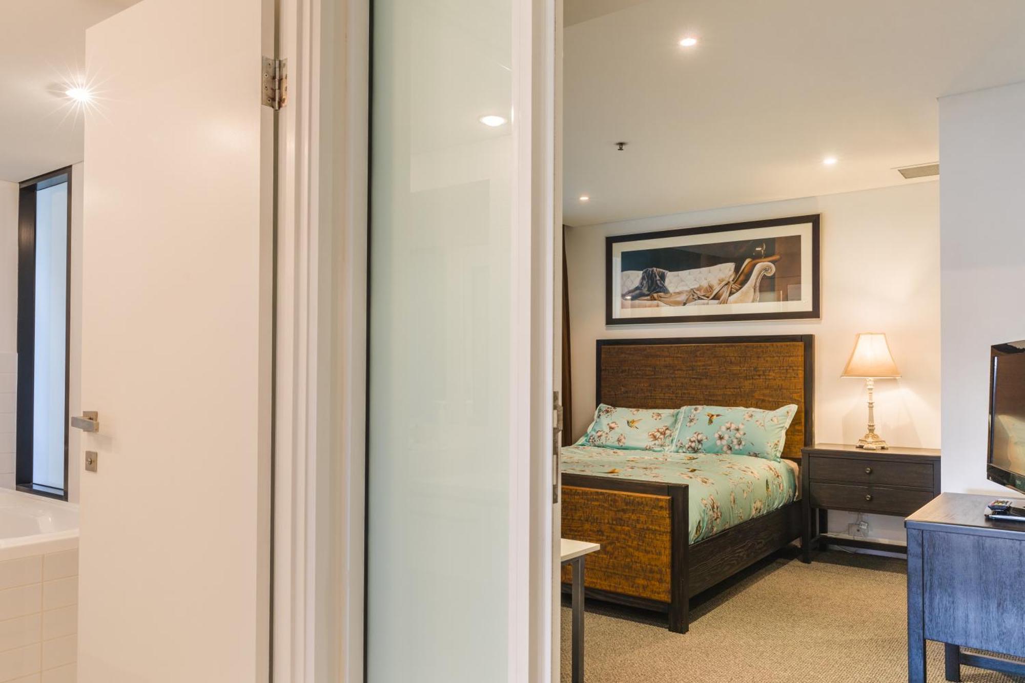 Apartment Luxury Oaks Horizons With A Pool Adelaide