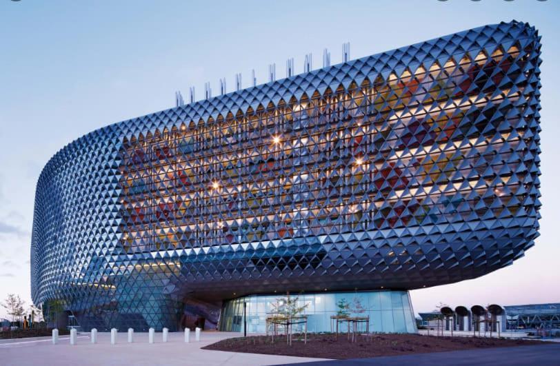 Cbd Oasis - 2br Realm Retreat - Level 19 Adelaide