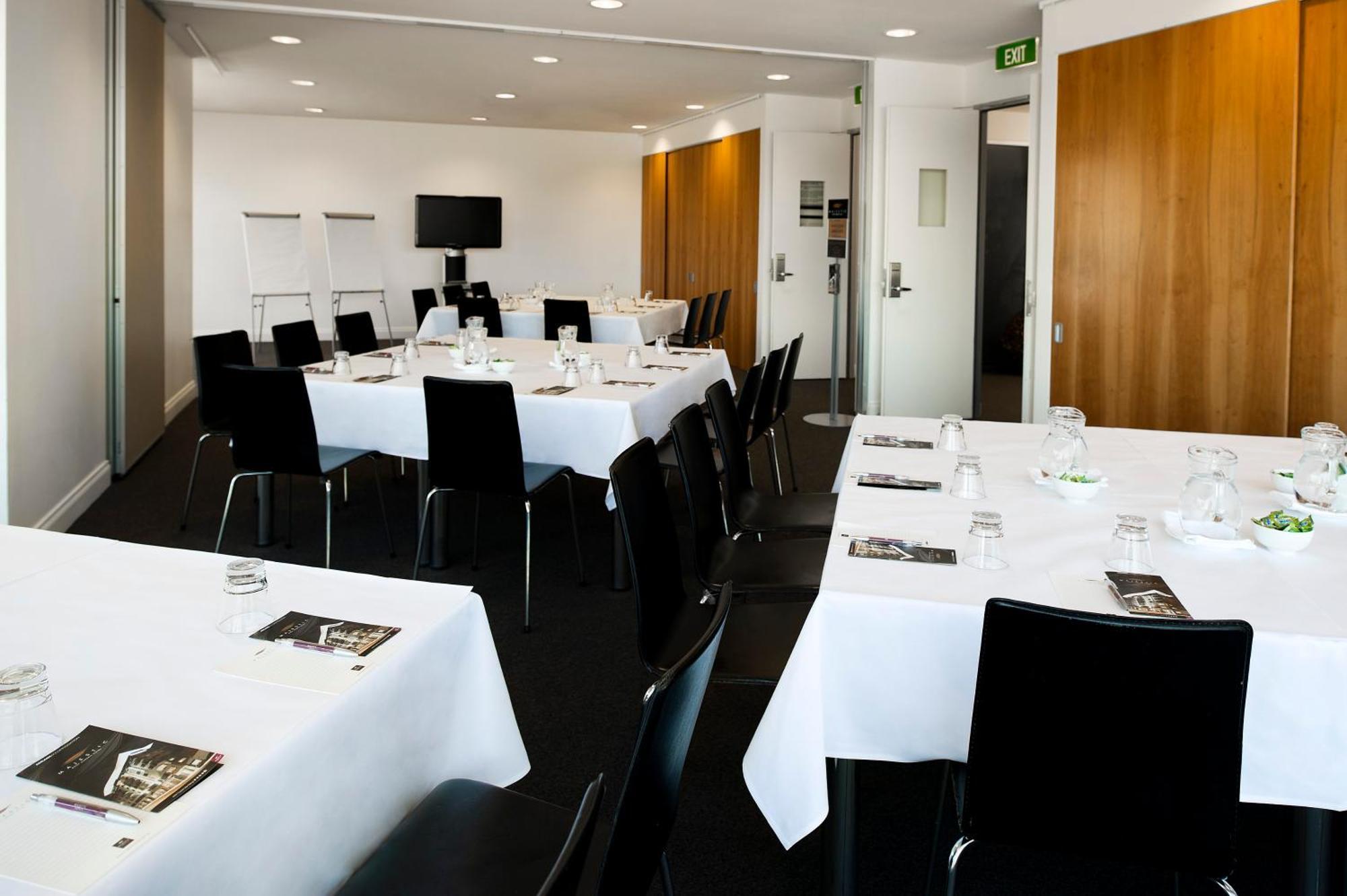 Majestic Roof Garden 4* Adelaide