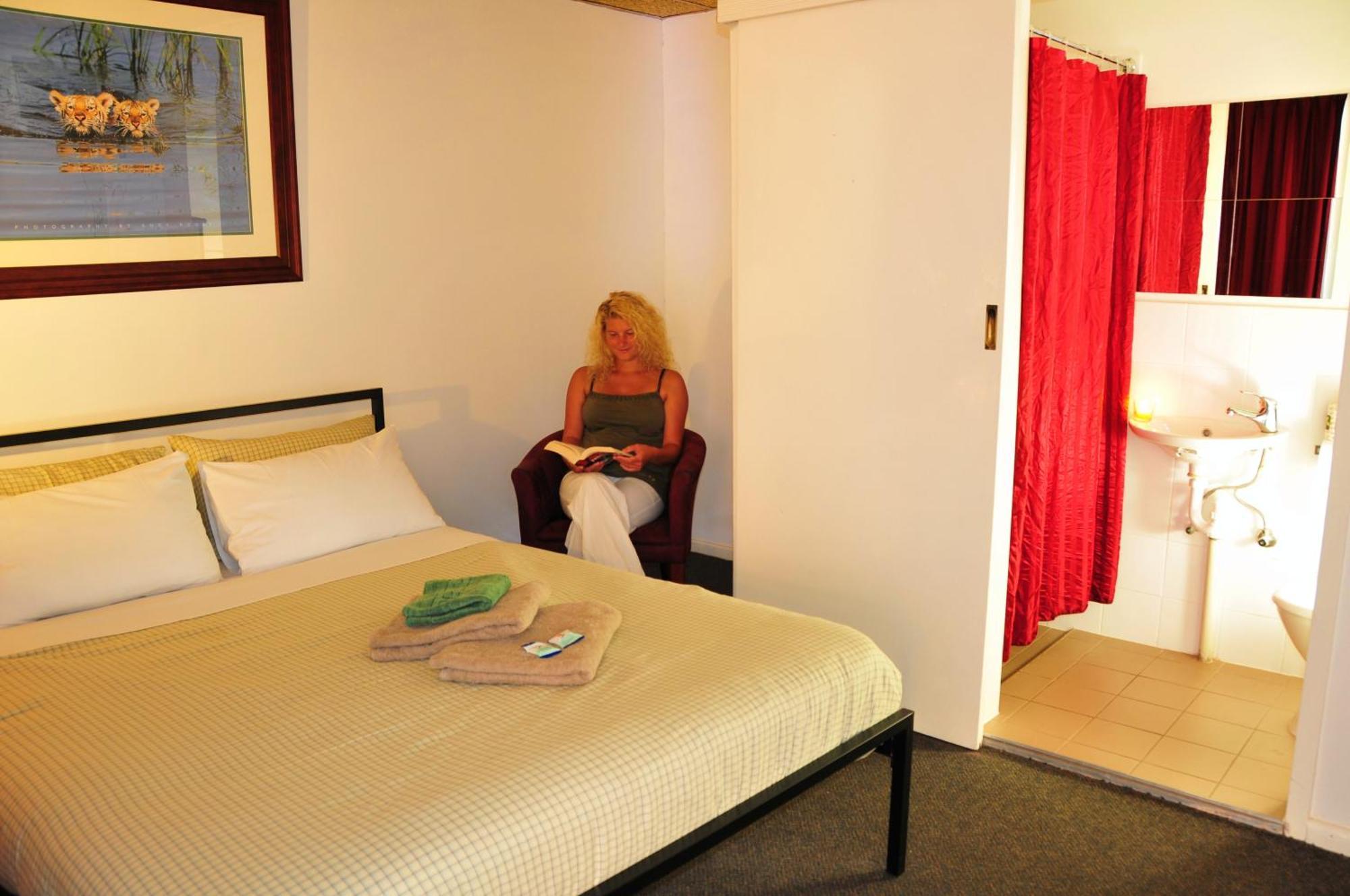 Travellers Backpackers * Adelaide