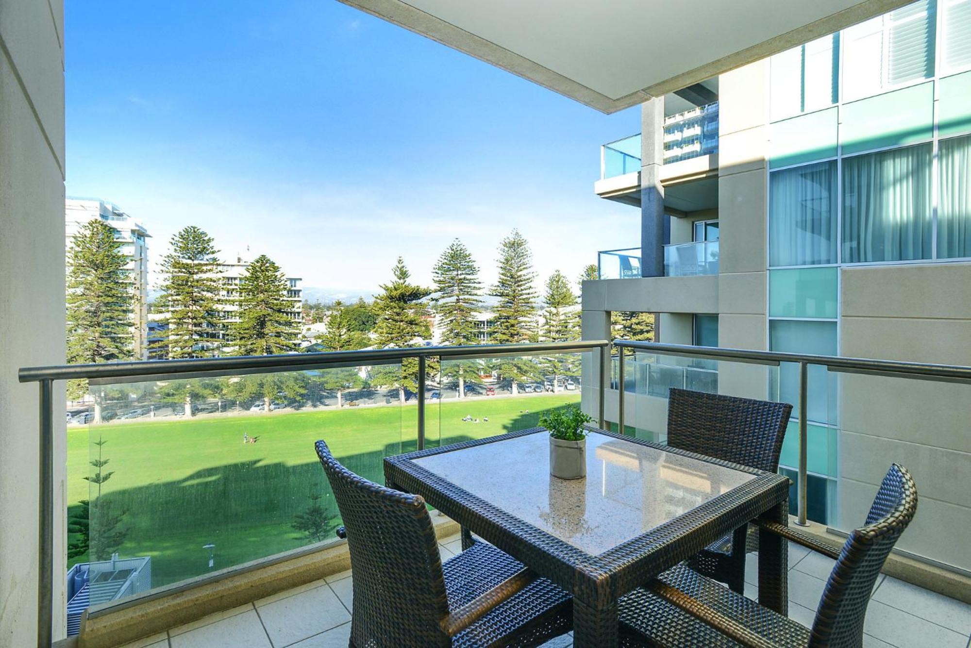 Pier - Glenelg Views - No 506 Apartment *