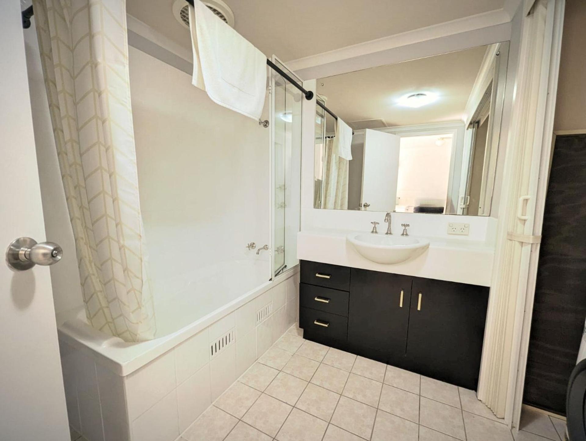 Apartment 2br On Carrington With Car Parking Adelaide