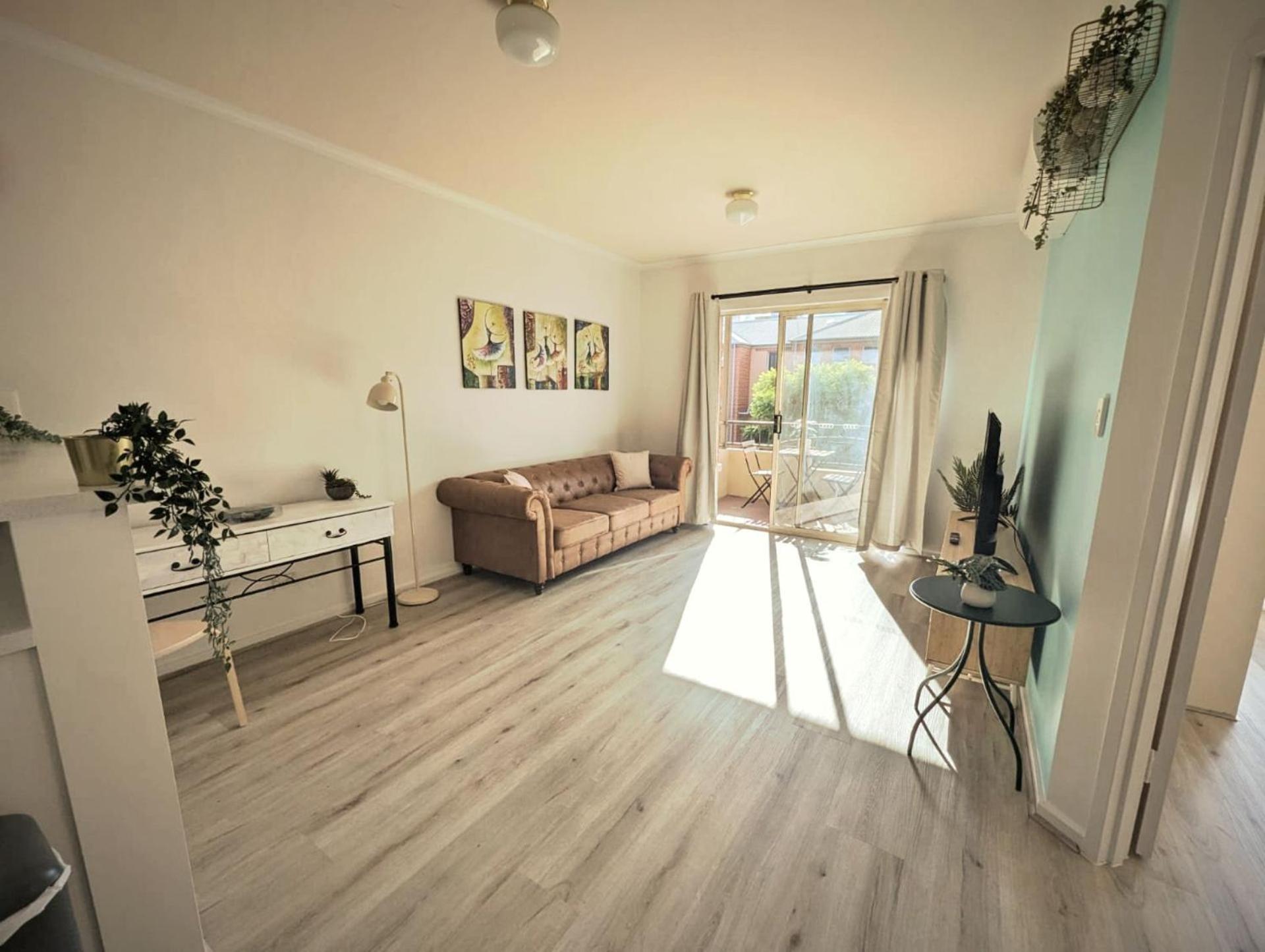 Apartment 2br On Carrington With Car Parking *