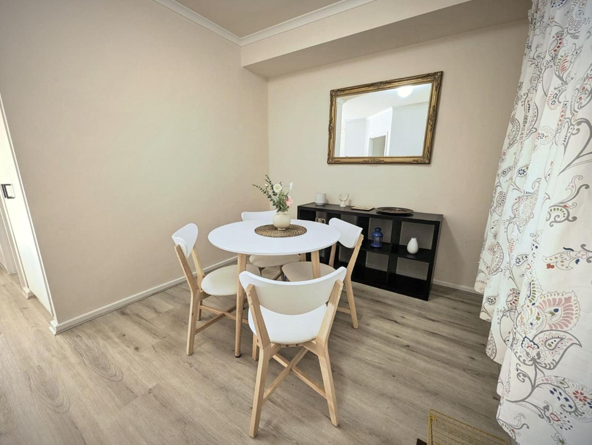Apartment 2br On Carrington With Car Parking *