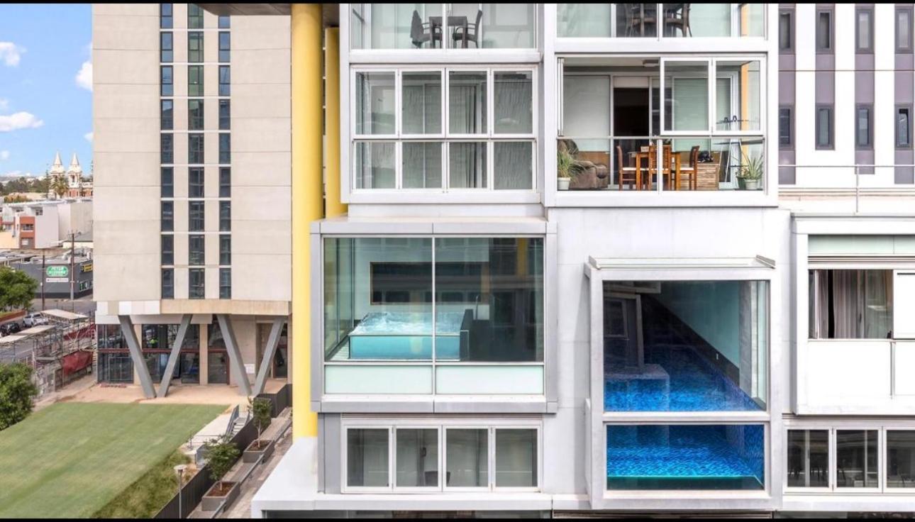 Beautiful One-bed In Apartment *