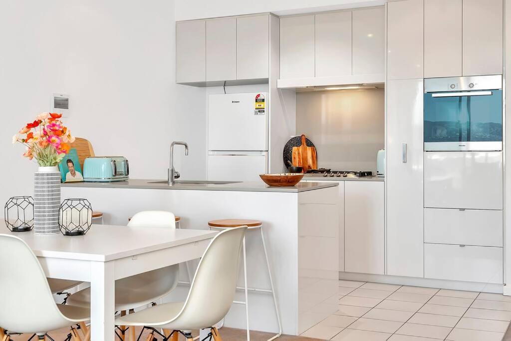 Apartment 'the Hindmarsh' Hotel-style Pad With Hills Panorama