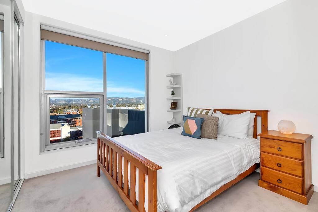 'the Hindmarsh' Hotel-style Pad With Hills Panorama Apartment Adelaide