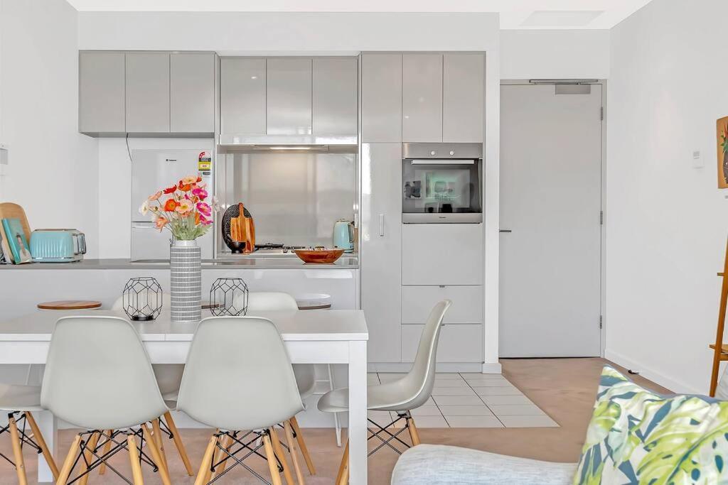 Apartment 'the Hindmarsh' Hotel-style Pad With Hills Panorama