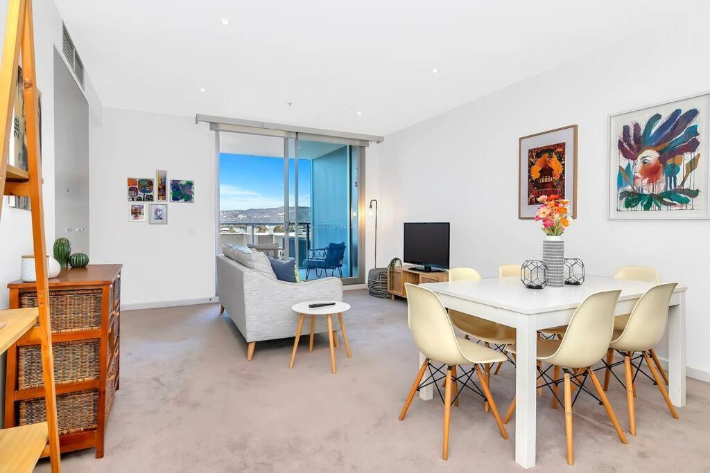 'the Hindmarsh' Hotel-style Pad With Hills Panorama Adelaide