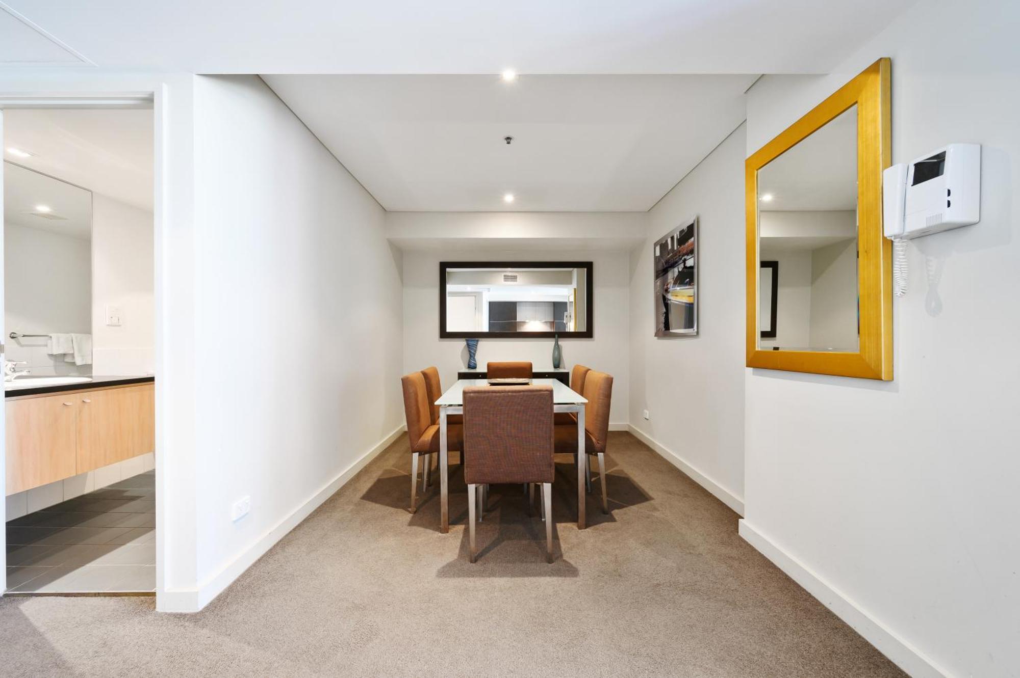 Swainson At Embassy Apartment