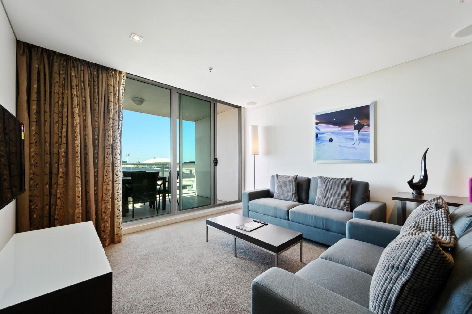Swainson At Embassy Apartment