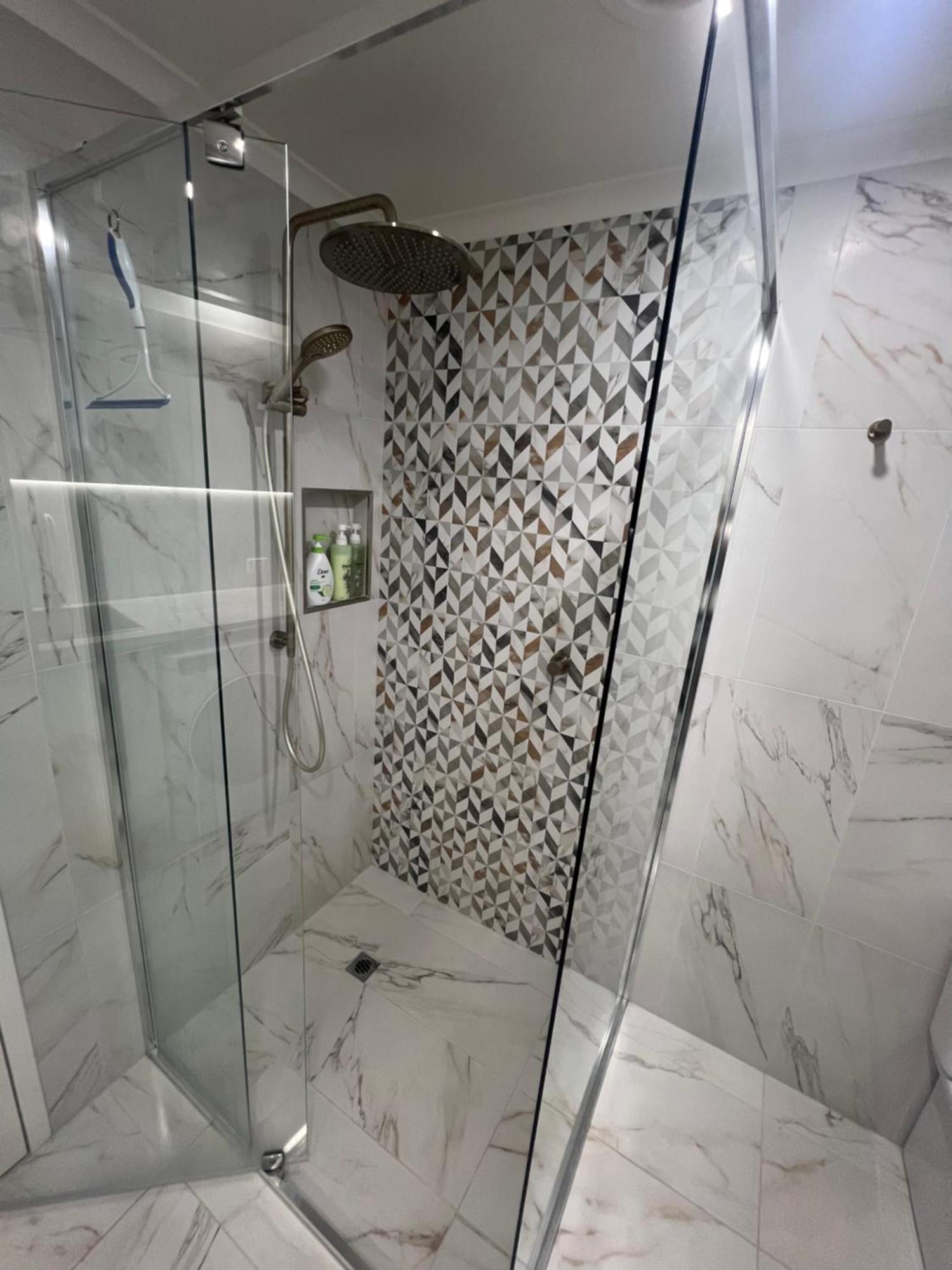 Apartment Cbd - 3br, 2bath & Carpark Adelaide