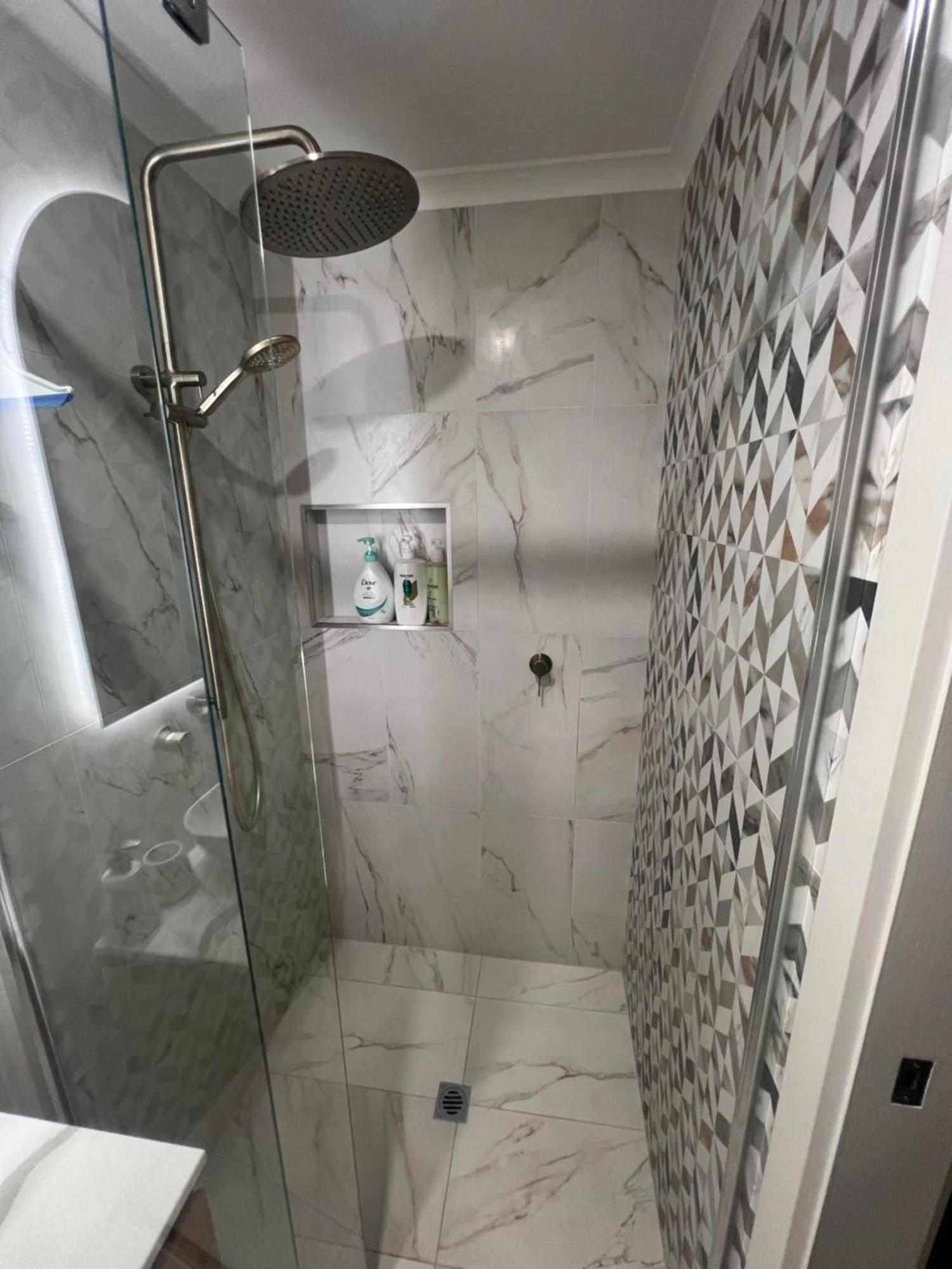 Cbd - 3br, 2bath & Carpark Adelaide