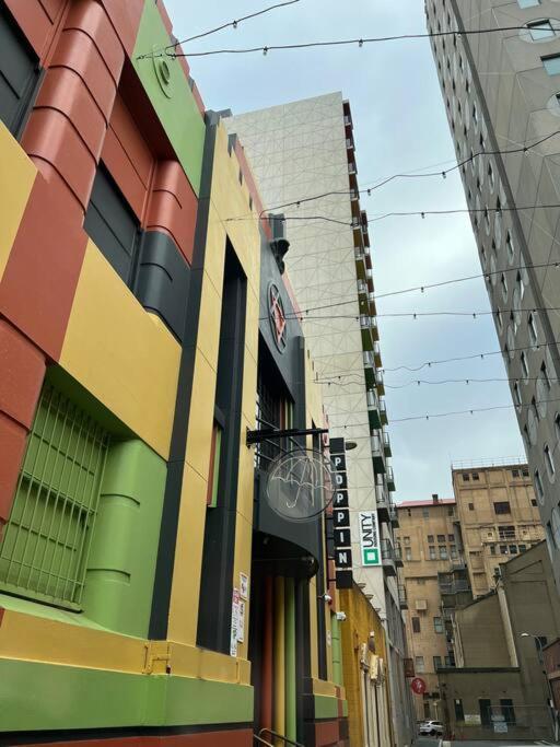 Entire 2br 1004 Adelaide