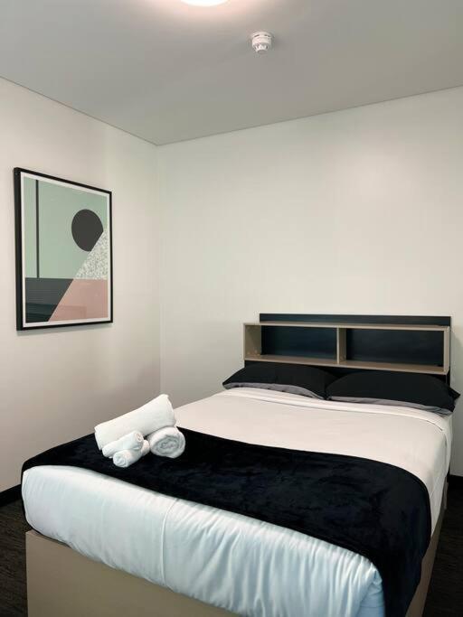 Entire 2br 1004 * Adelaide