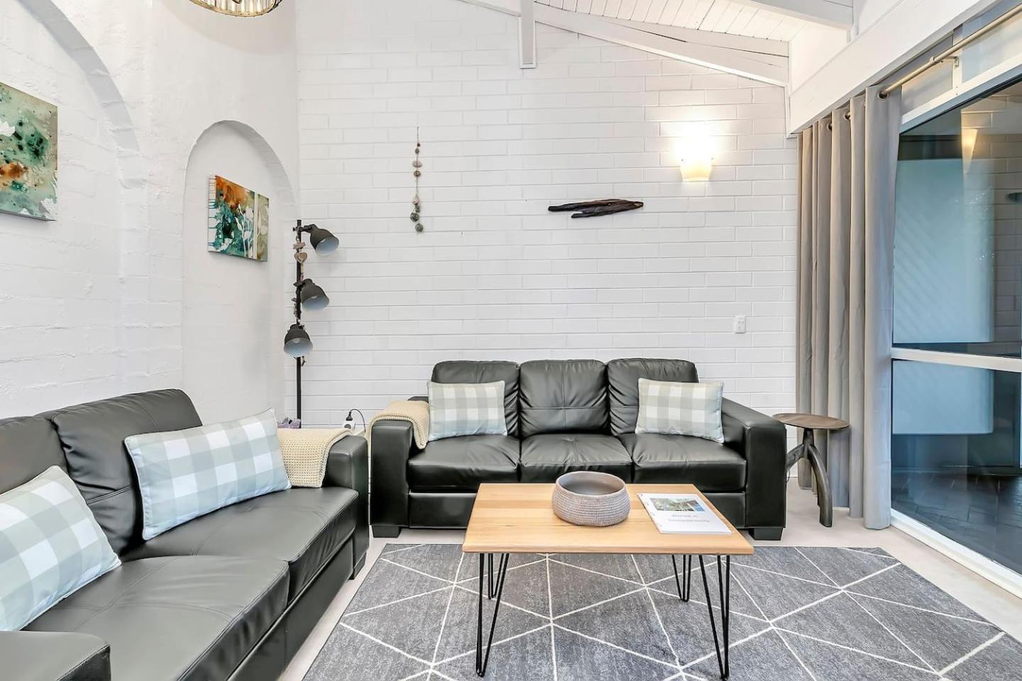Apartment 'treetops At Glenelg' Coastal With Leafy Patio Adelaide