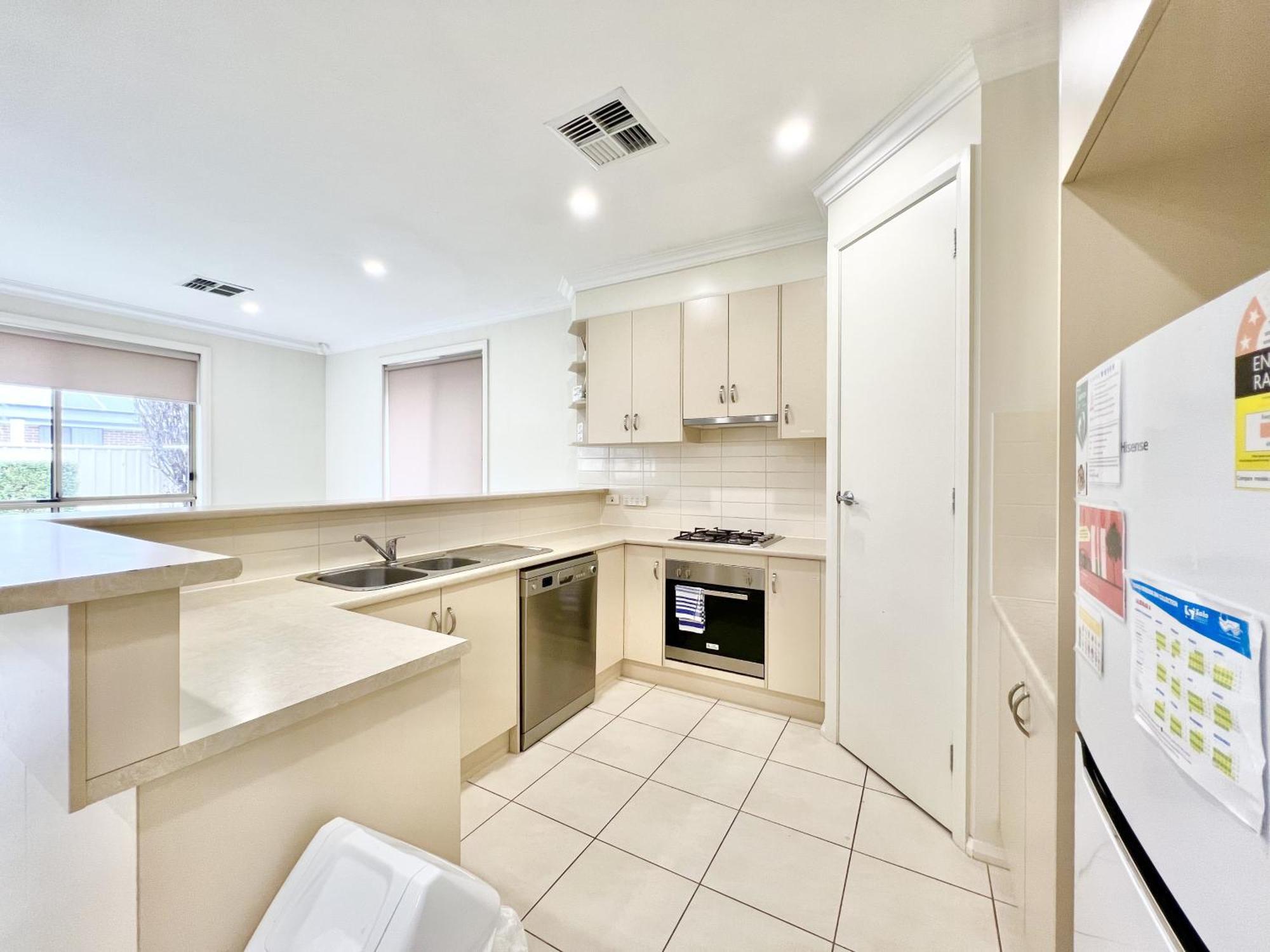 No Stairs, Big House, Garage Richmond 1 Holiday home *