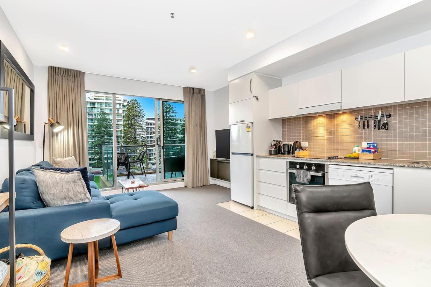Apartment 'bayside Pines' Resort-style Haven On Glenelg *