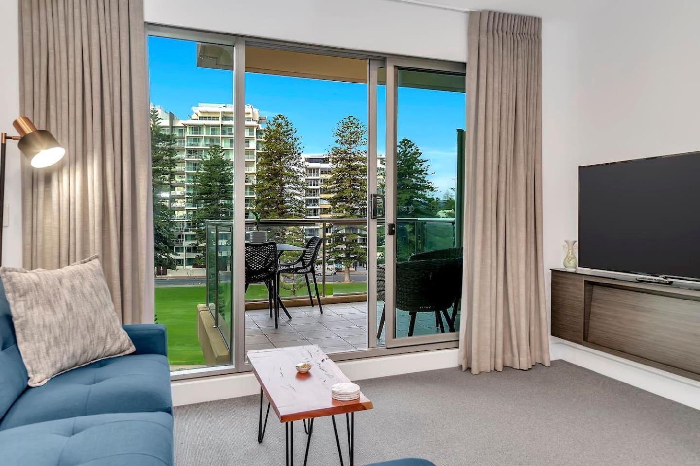 'bayside Pines' Resort-style Haven On Glenelg Apartment