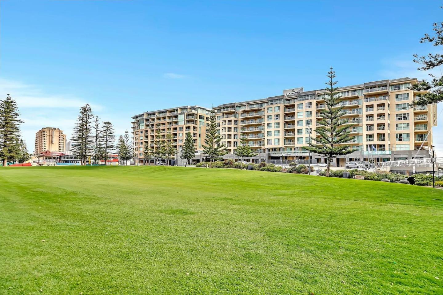 'bayside Pines' Resort-style Haven On Glenelg Apartment Adelaide
