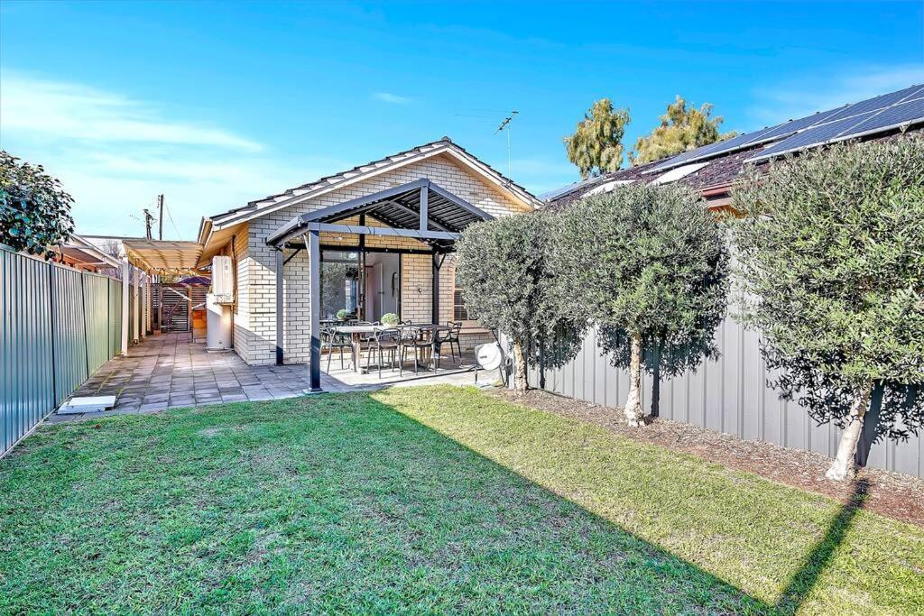 West Hideaway - A Relaxed Coastal Locale Holiday home Adelaide