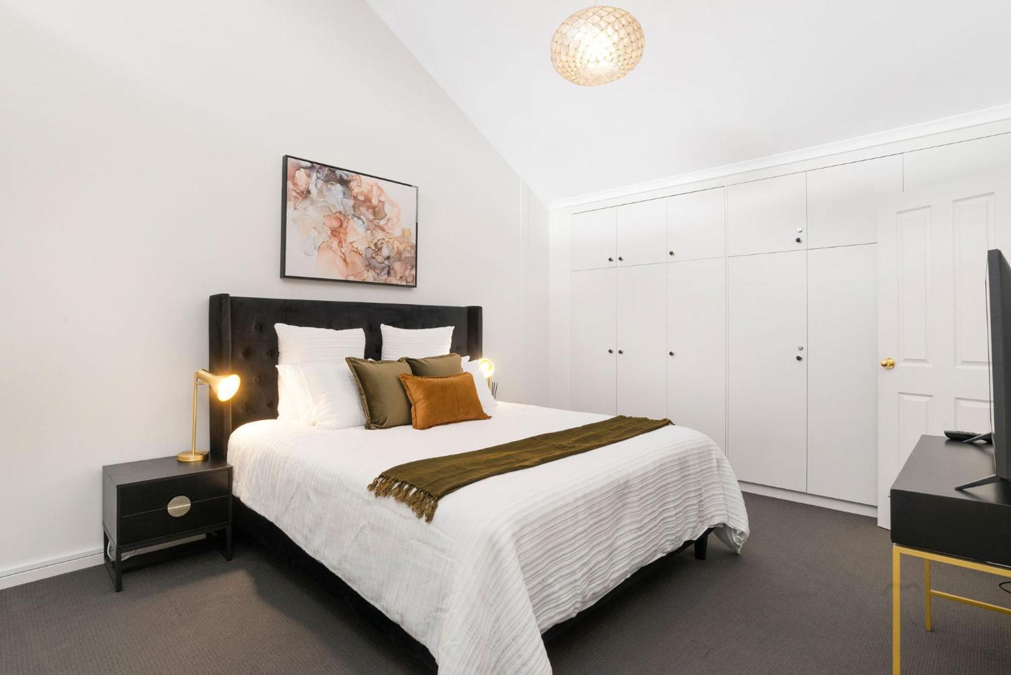 Stylish Urban Retreat On Eden