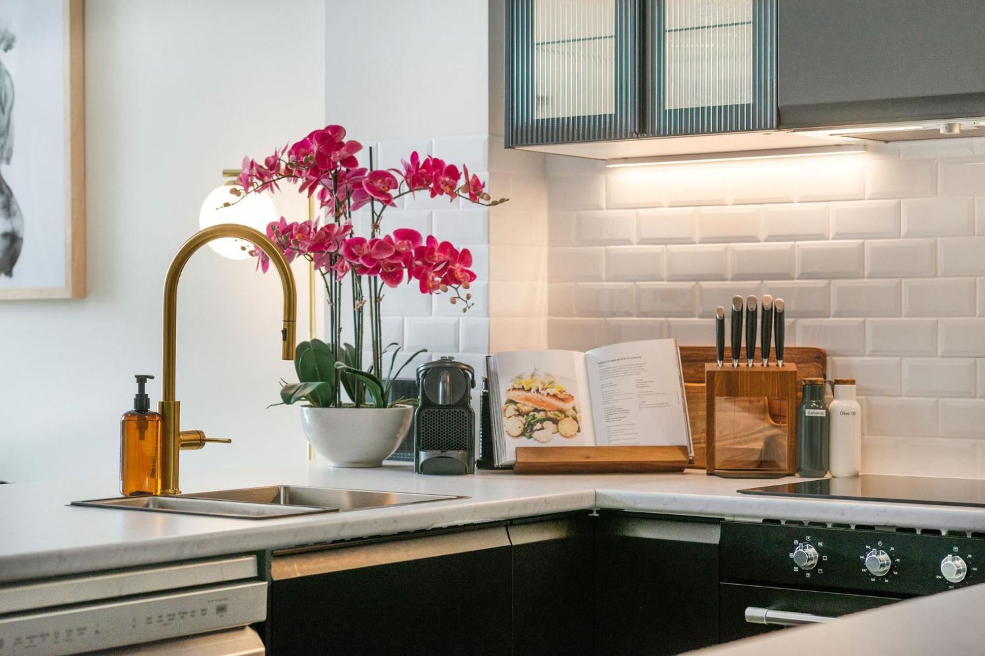 Apartment Stylish Urban Retreat On Eden *