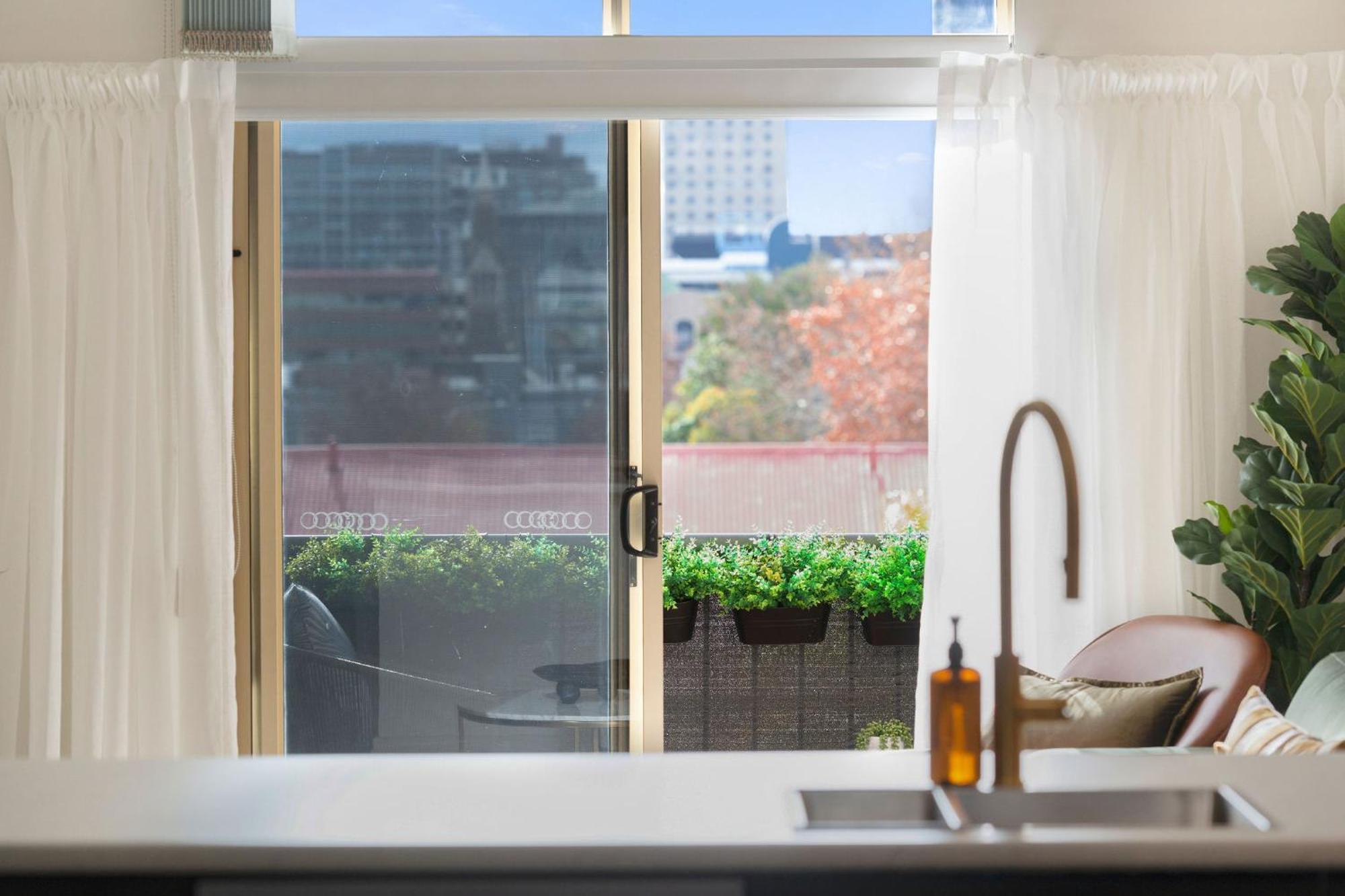 Stylish Urban Retreat On Eden *