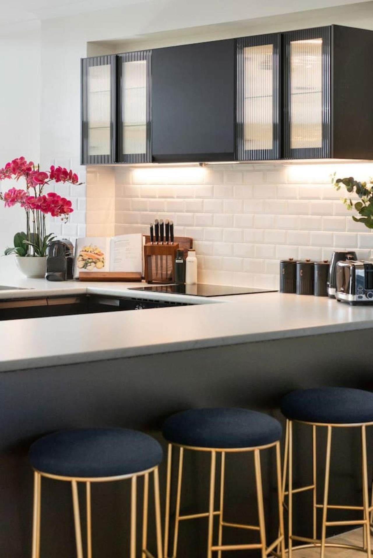 Apartment Stylish Urban Retreat On Eden Adelaide