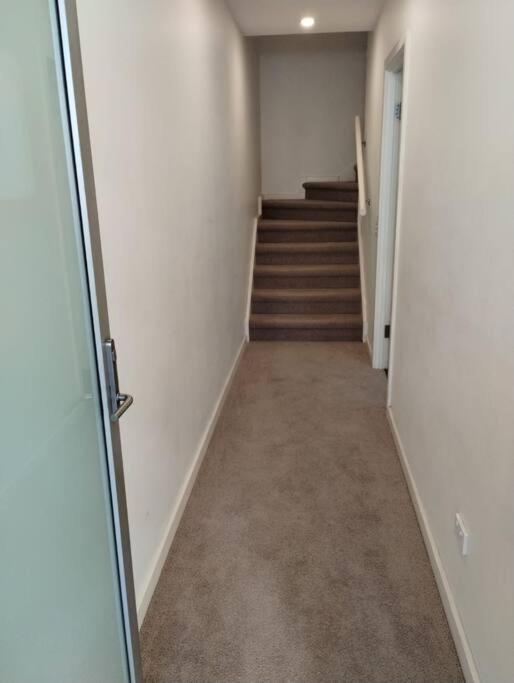 Unique Lvl 1 Morphett Apartment