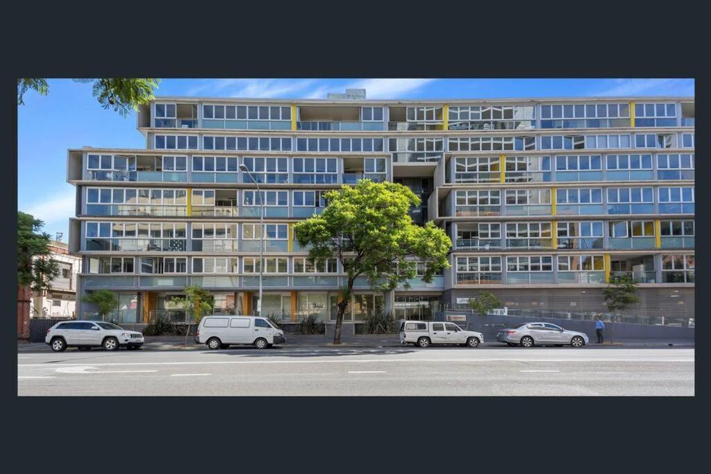 Unique Lvl 1 Morphett Apartment *