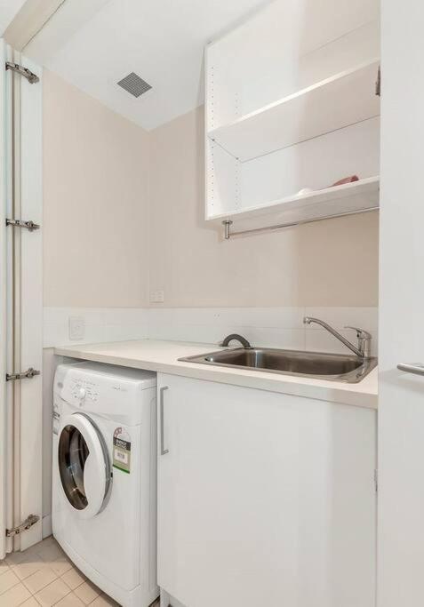 Apartamento Lovely 1br On Morphett With Pool & Wi-fi Adelaide