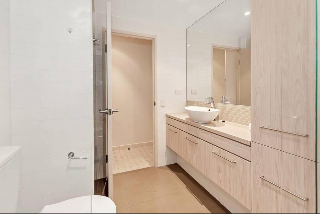 Lovely 1br On Morphett With Pool & Wi-fi Apartamento Adelaide