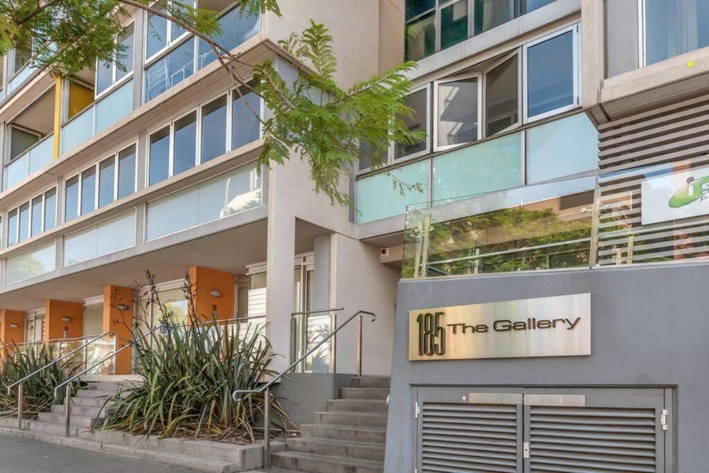 Lovely 1br On Morphett With Pool & Wi-fi Apartamento