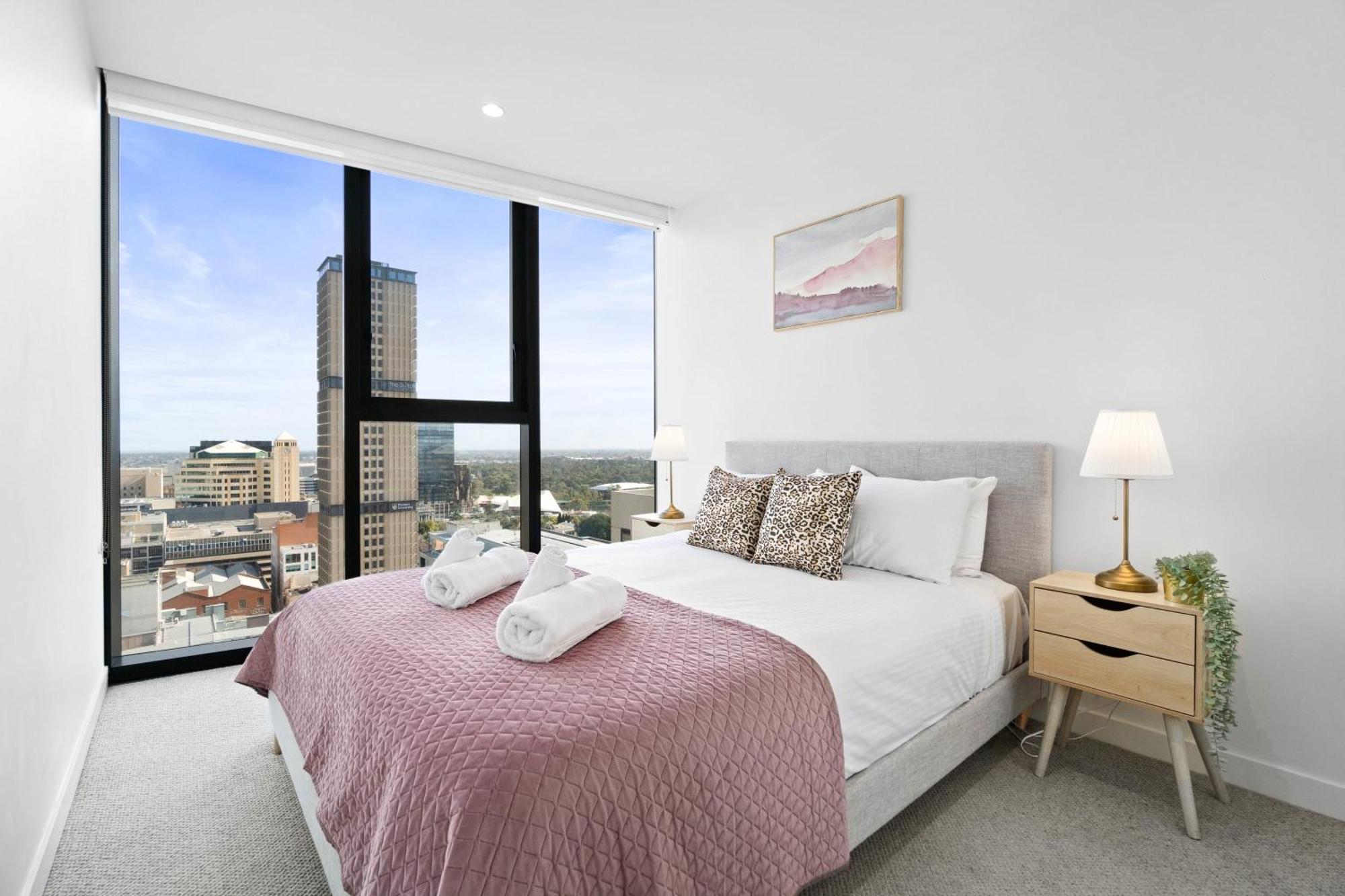 New Skyline View Luxury Homey Heart Of Adl Apartment