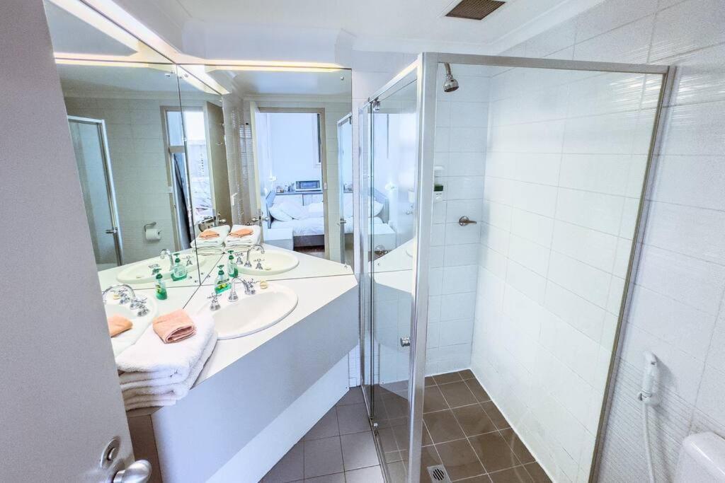 Apartment With Netflix Premium 4k And Memory Foam Bed Adelaide