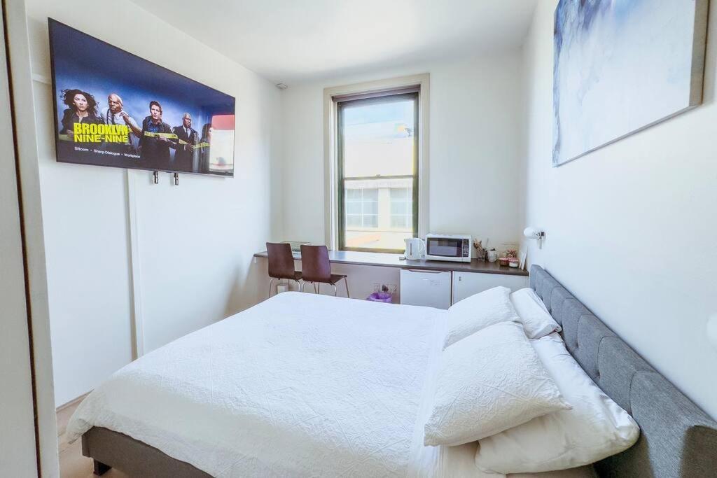 With Netflix Premium 4k And Memory Foam Bed *