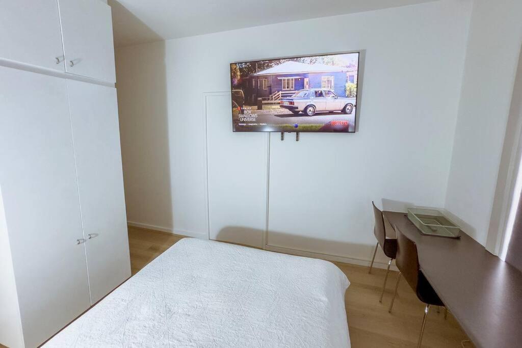 With Netflix Premium 4k And Memory Foam Bed *