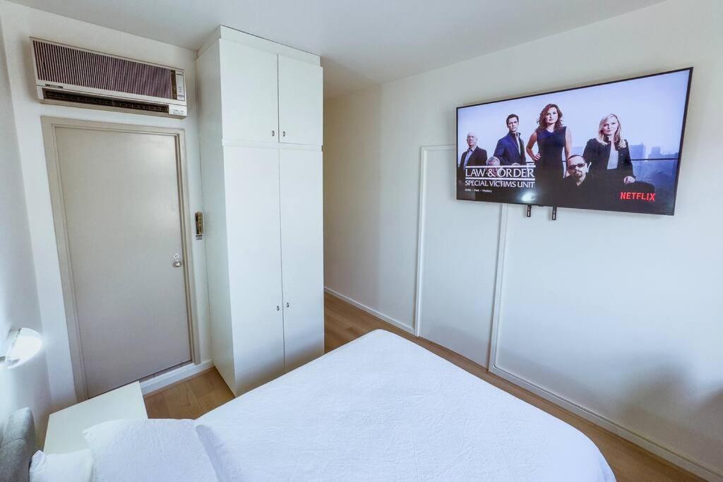 With Netflix Premium 4k And Memory Foam Bed Apartment