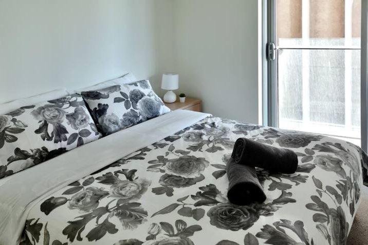Apartment City Centre Apt - 3 Bed/parking/cbd/wifi *