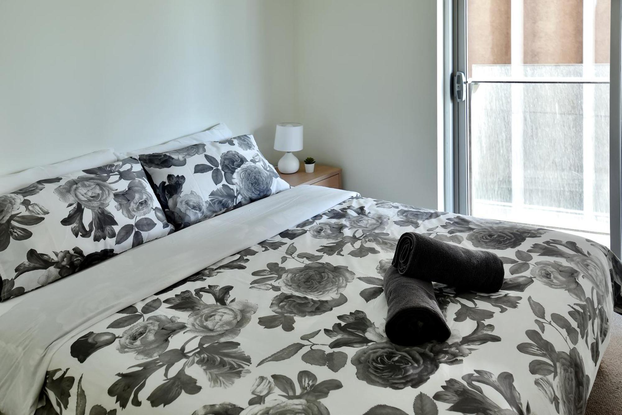 City Centre Apt - 3 Bed/parking/cbd/wifi