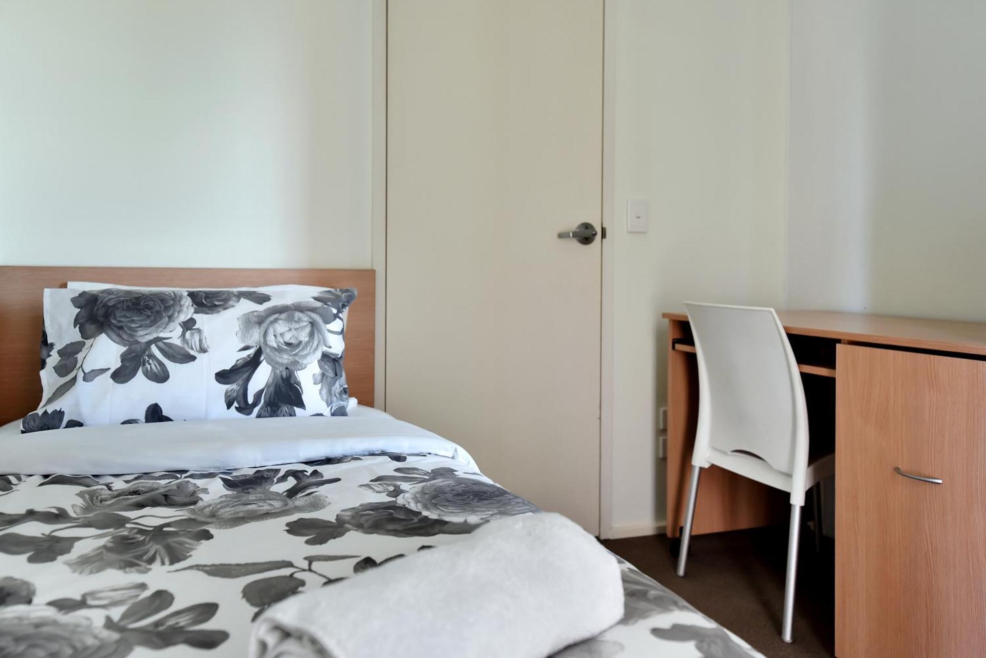 Apartment City Centre Apt - 3 Bed/parking/cbd/wifi *