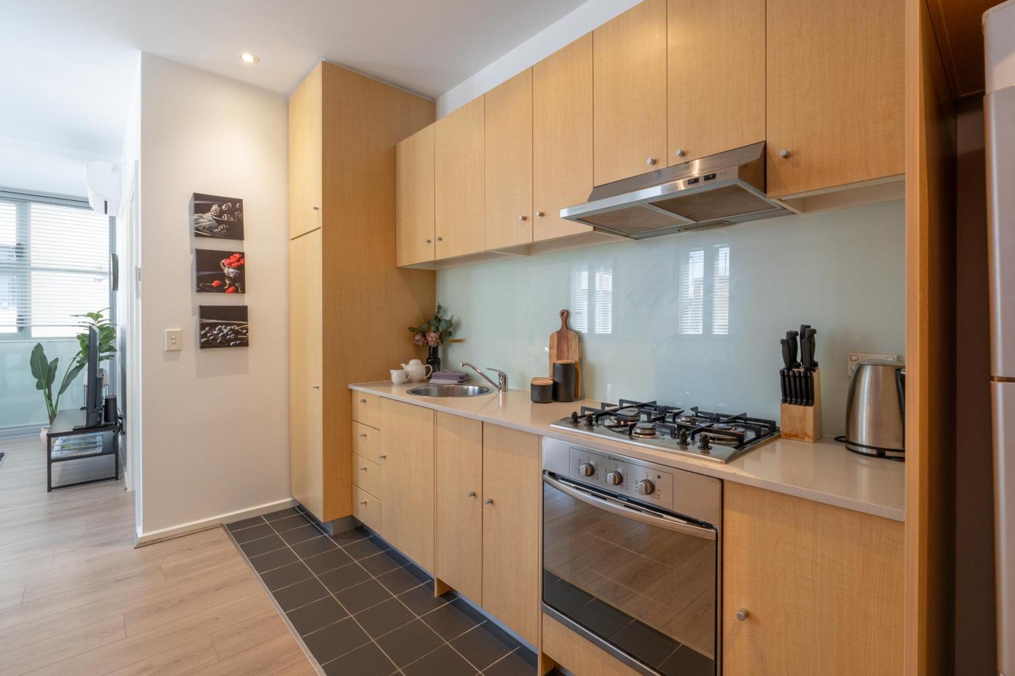Artful Escape On York - 2x Carpark, Wifi, East End *
