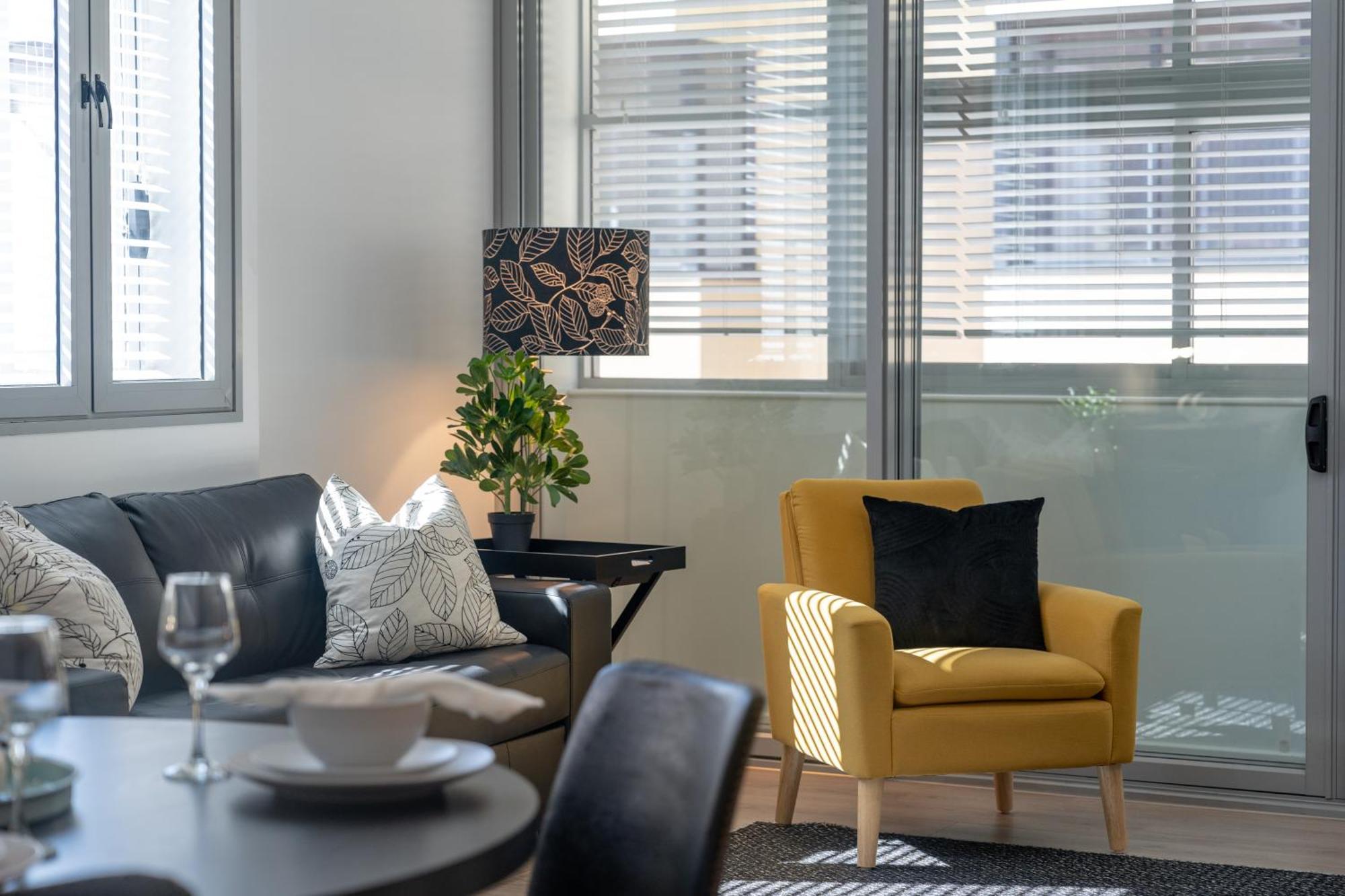 Artful Escape On York - 2x Carpark, Wifi, East End Apartment Adelaide
