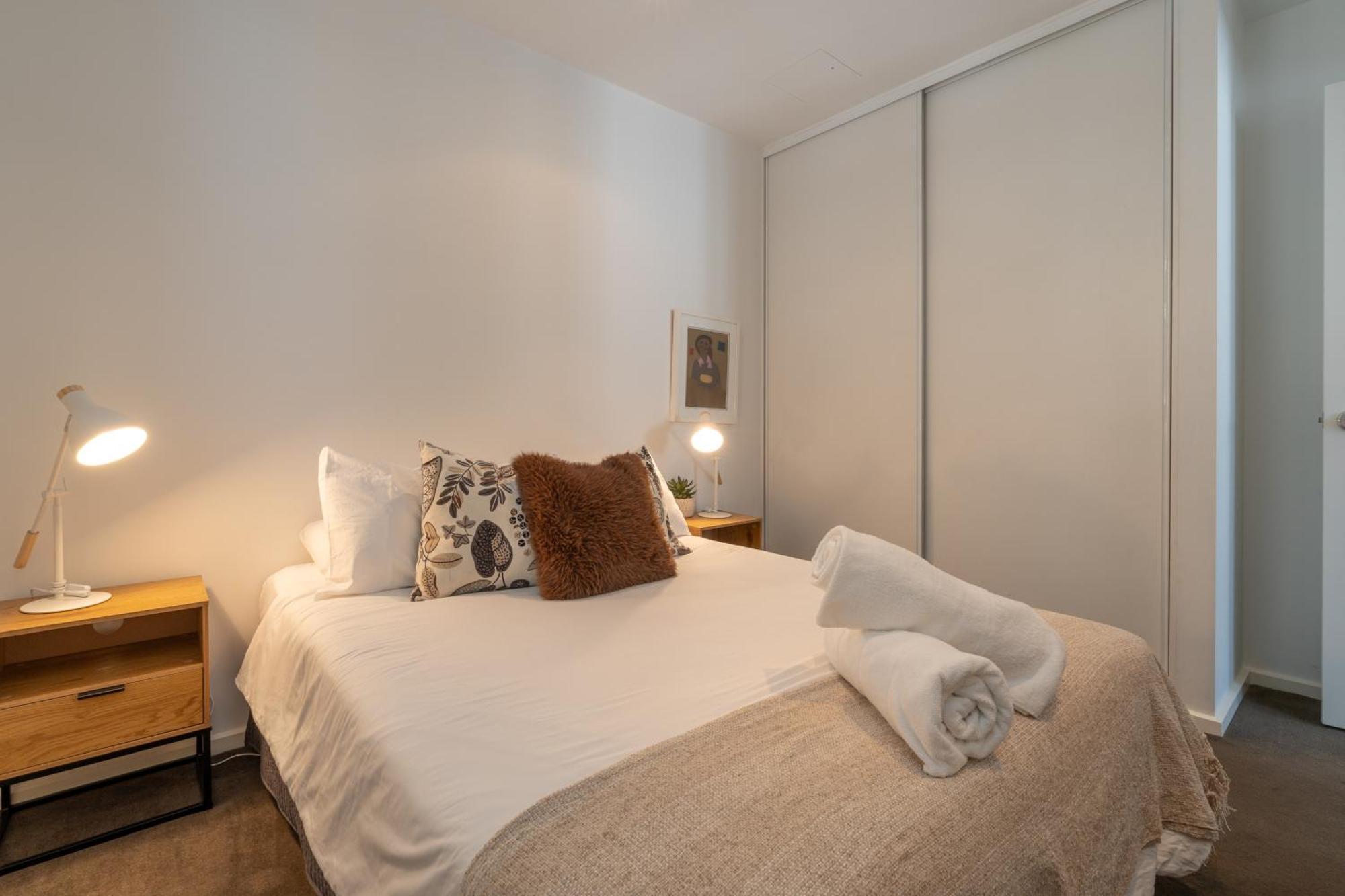 Artful Escape On York - 2x Carpark, Wifi, East End *