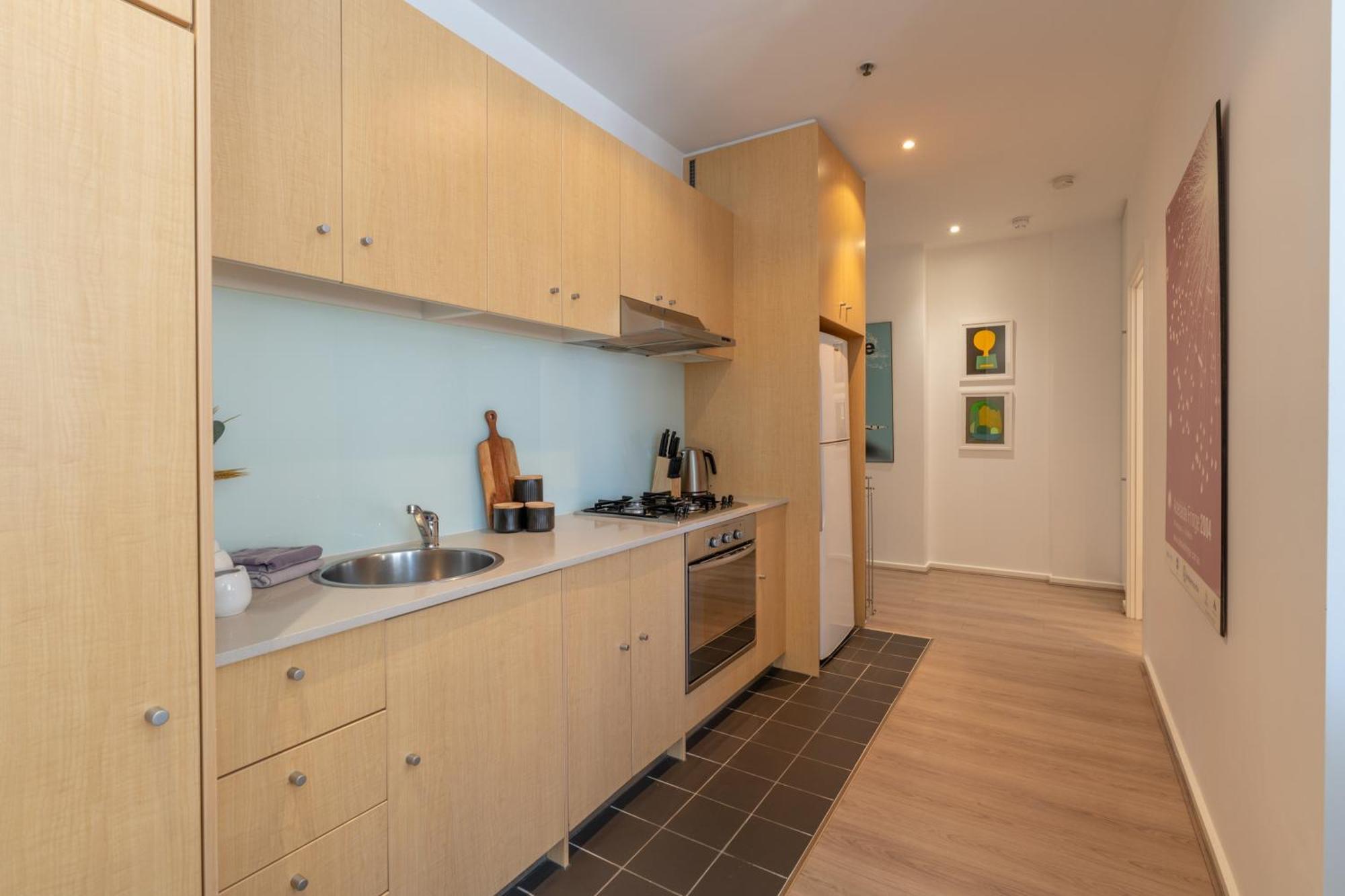 Apartment Artful Escape On York - 2x Carpark, Wifi, East End