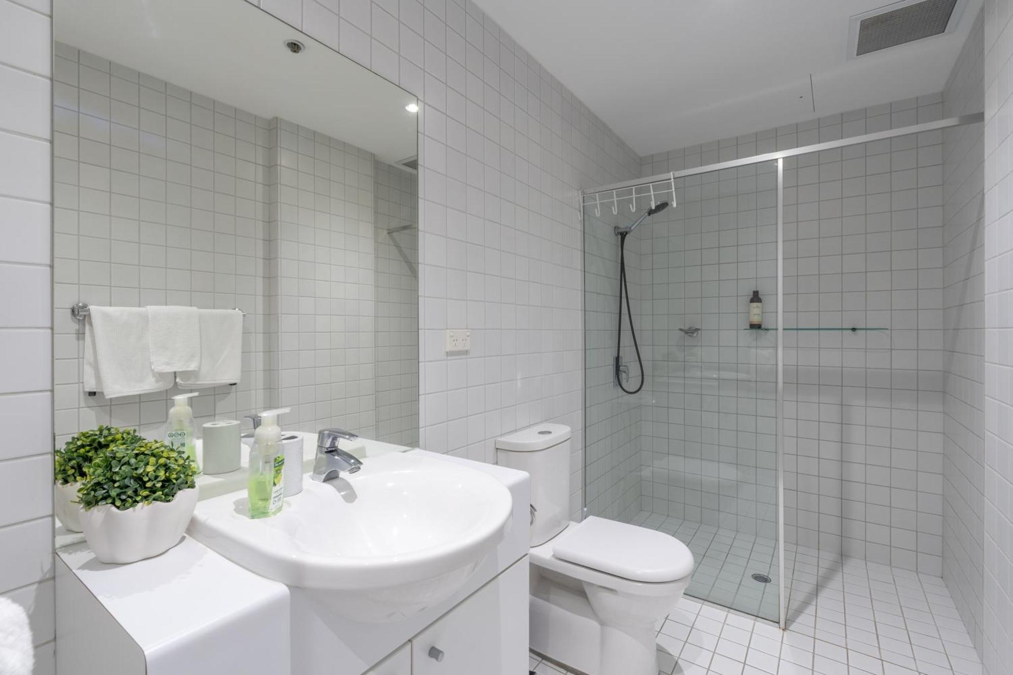 Artful Escape On York - 2x Carpark, Wifi, East End * Adelaide