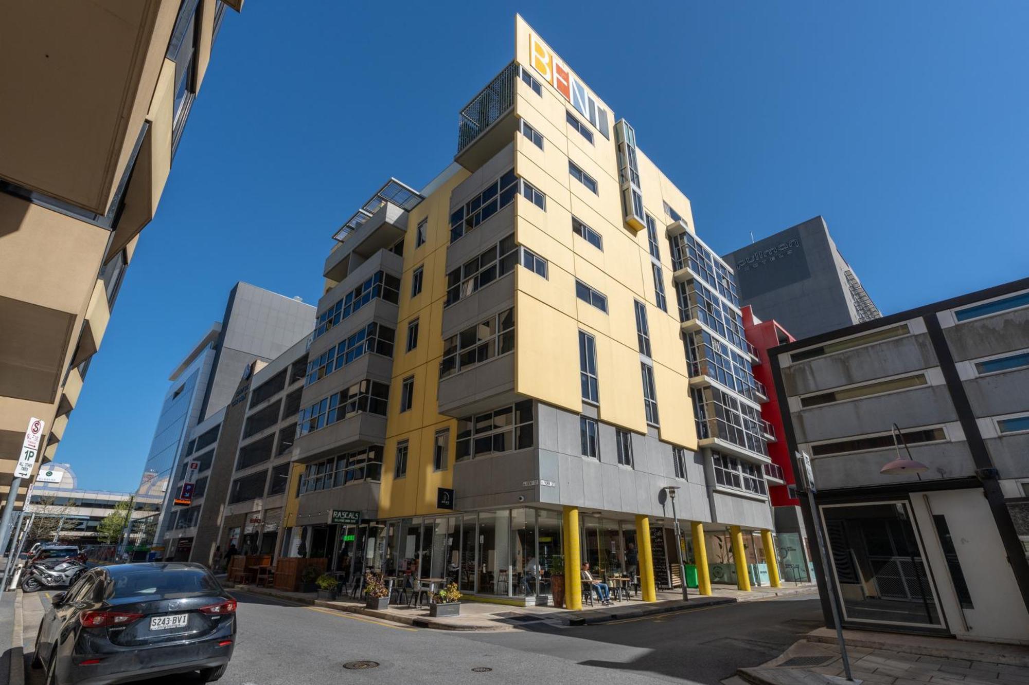 Apartment Artful Escape On York - 2x Carpark, Wifi, East End *