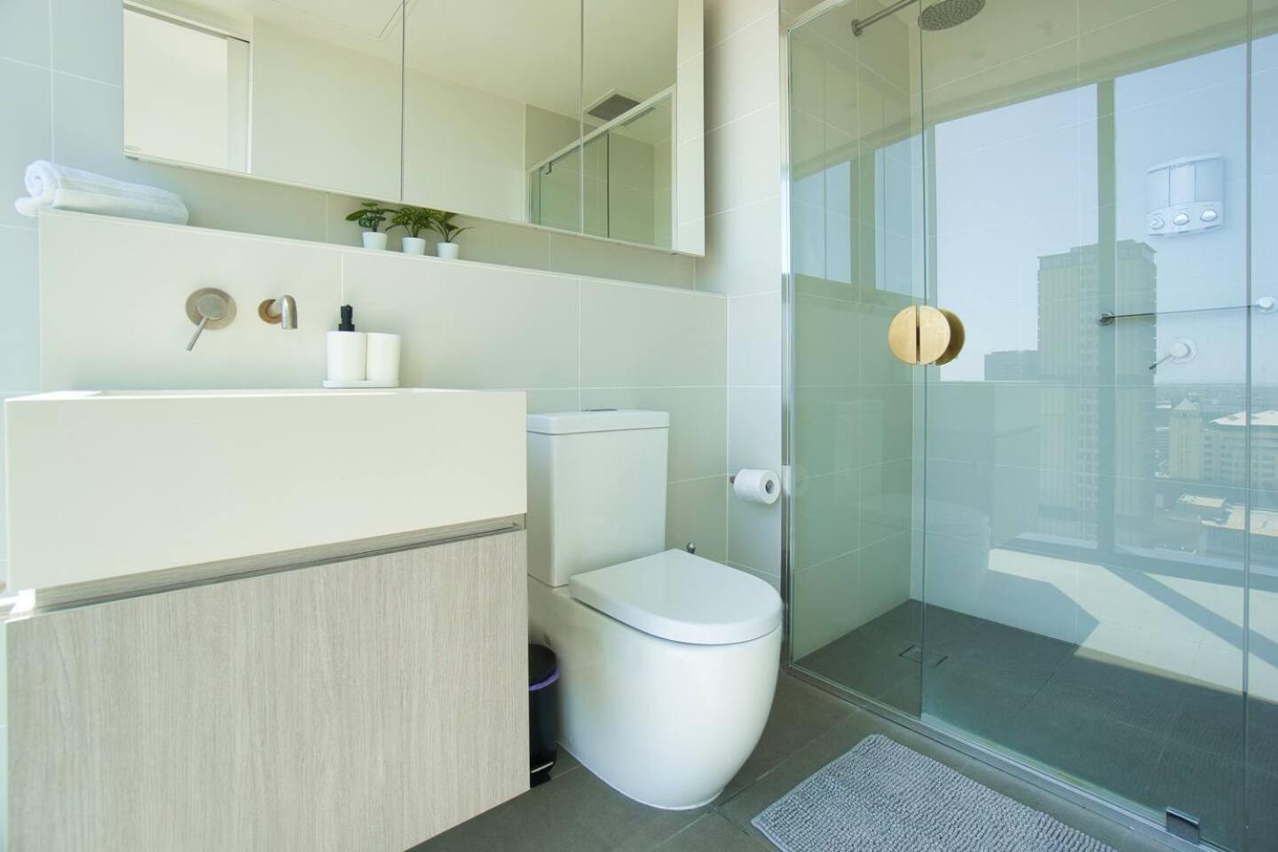 Serenity In The Sky - 2br In Rundle Mall Apartment *